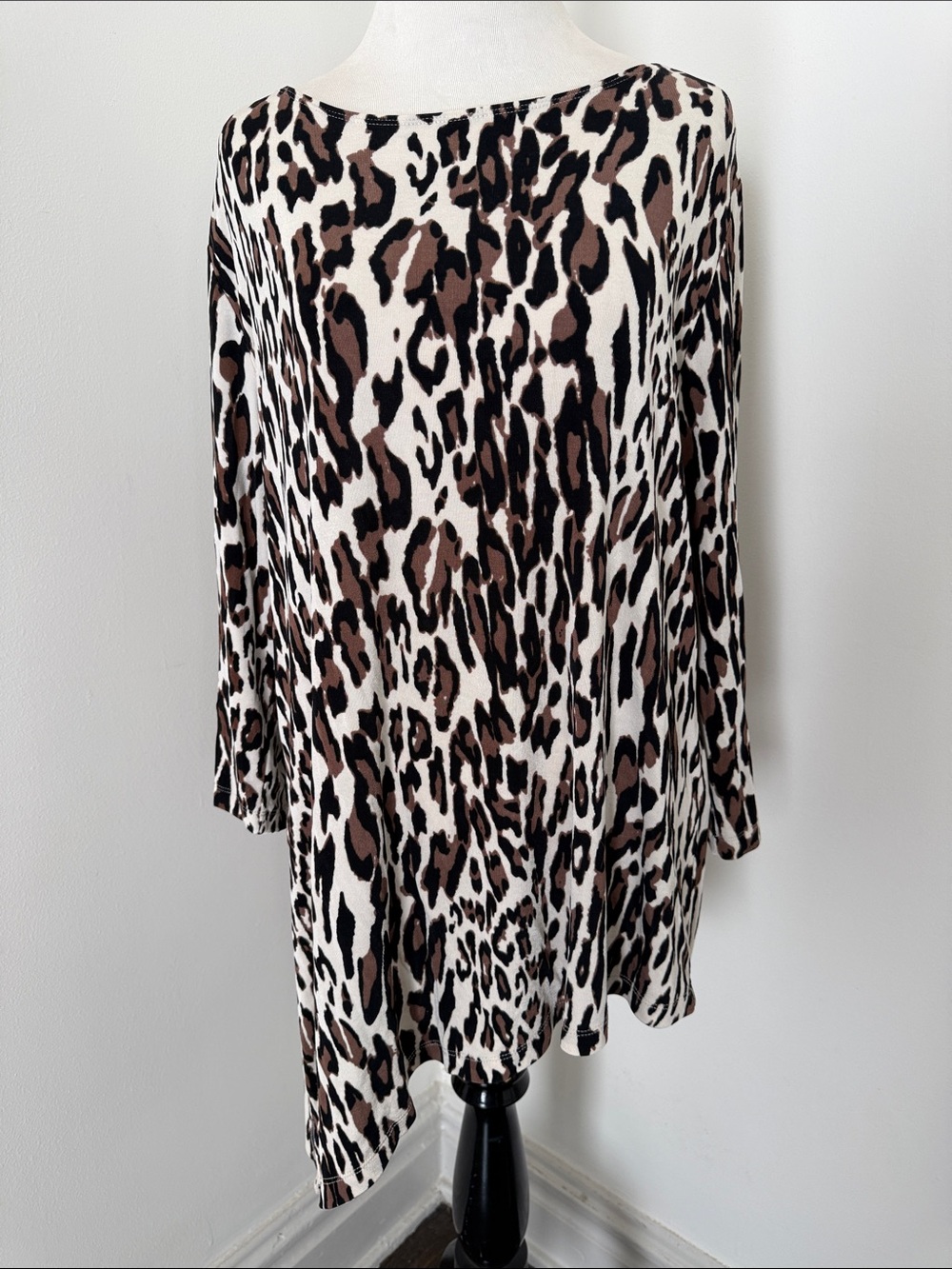 Chico’s Travelers Leopard Print Long Sleeve asymmetrical Tunic Top - Large